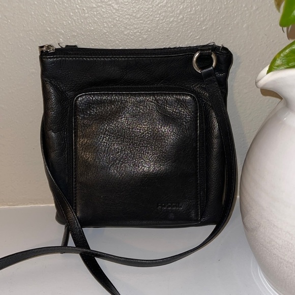 Fossil Leather Crossbody Bag Wallet WOC Black Shoulder Bag - Picture 1 of 7
